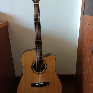 未亡人夫遗像前被欺负的背景故事
